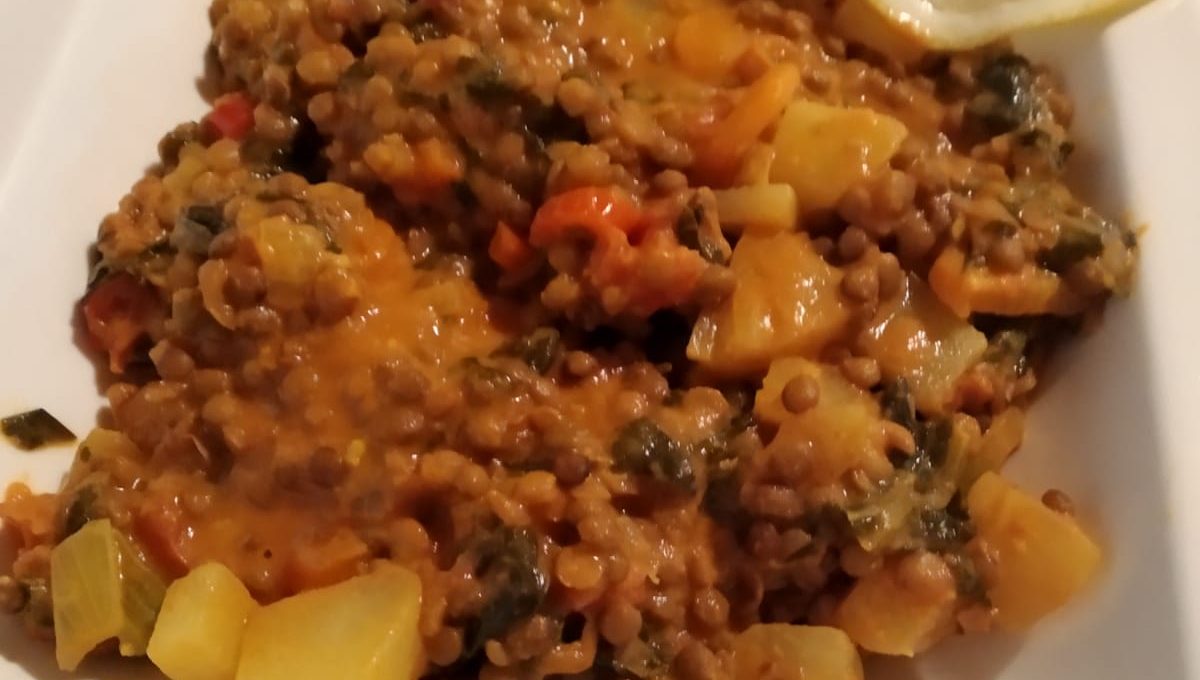 Linsen mit Gemüse, Zitrone und Ananas